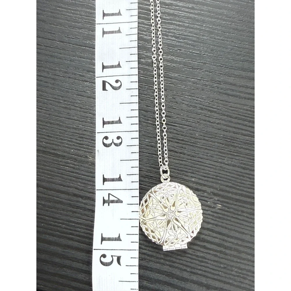 Filigree Locket Necklace Womens OS Silver 925 Starburst Pendant